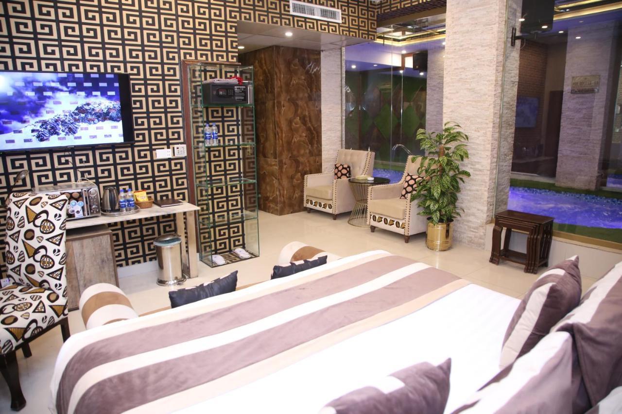 Hilton Suites Lahore Exterior foto